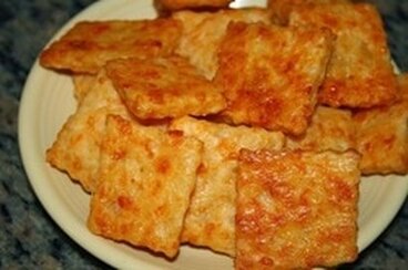 White Truffle, Asiago Cheddar Cheese Crackers 