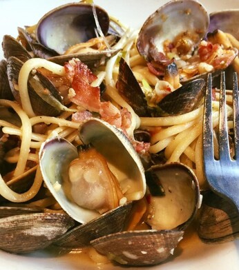 Clams w/Bacon & Pasta Picture