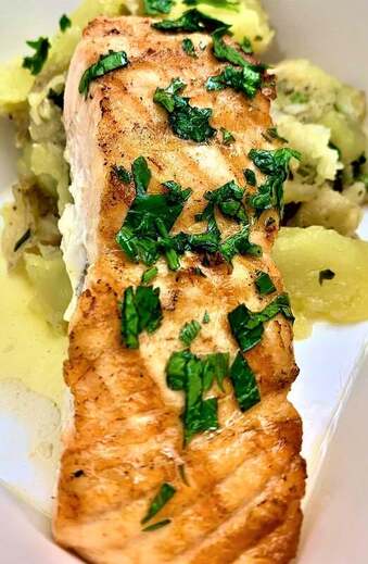 Grilled Salmon w/Herb Vinaigrette Picture